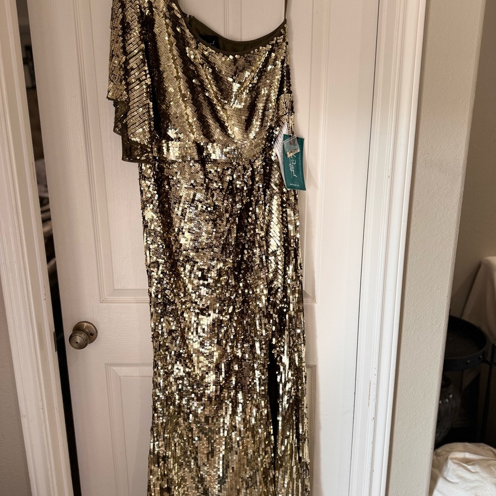 Mac Duggal One-Shoulder Gold Sequin Evening Gown - Picture 3 of 5